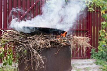 How to Use a Garden Incinerator